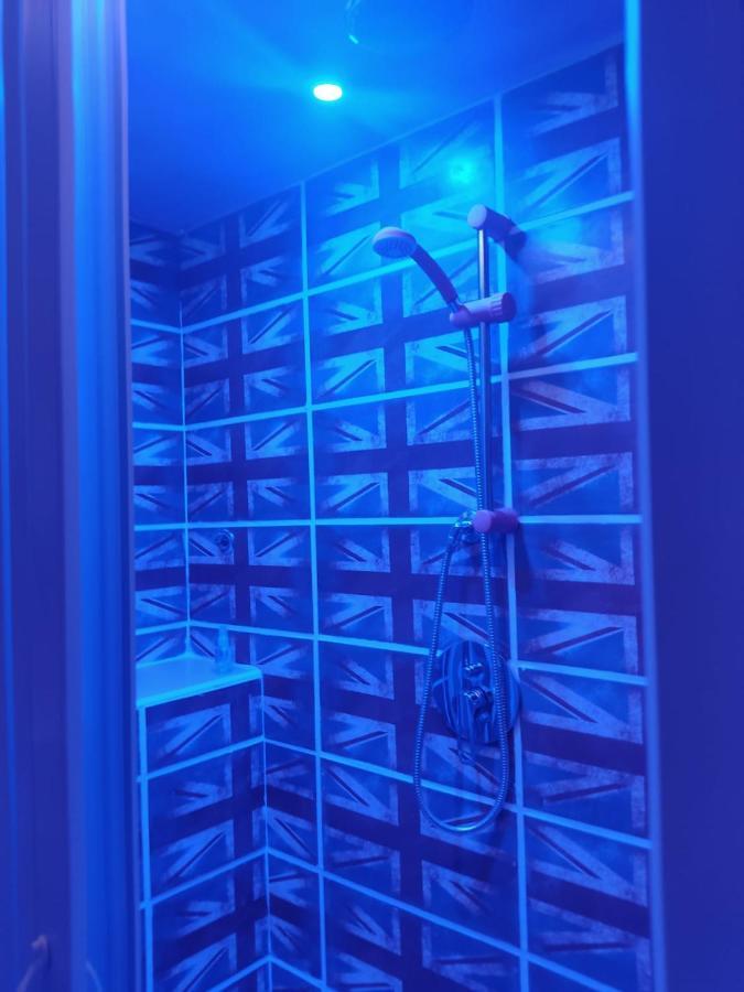 A Room For A Few Hours Or A Few Days Катания Екстериор снимка