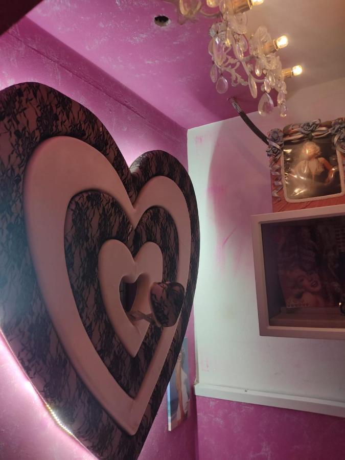 A Room For A Few Hours Or A Few Days Катания Екстериор снимка