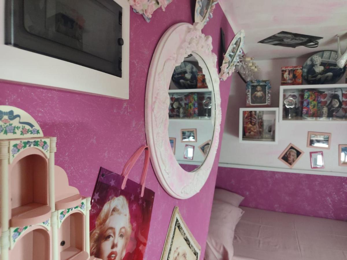 A Room For A Few Hours Or A Few Days Катания Екстериор снимка